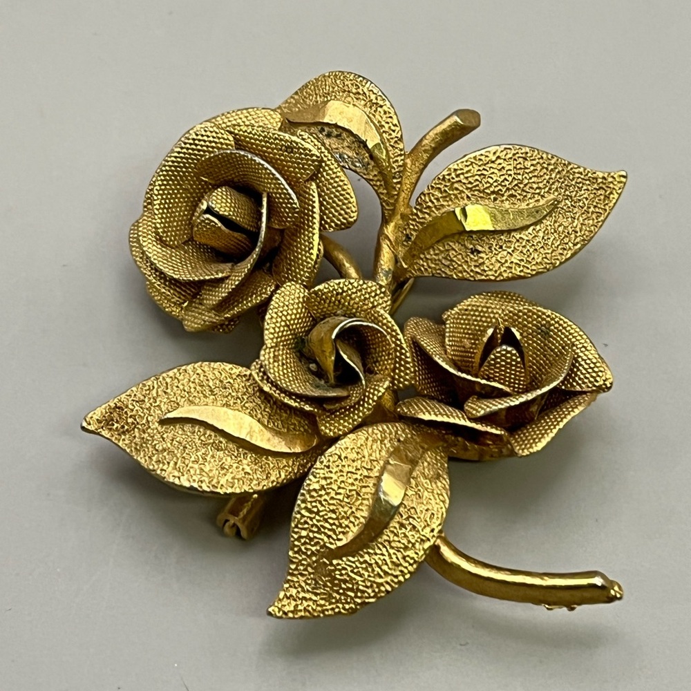 Intricate Gold Brooch with Roses and Textured Leaves